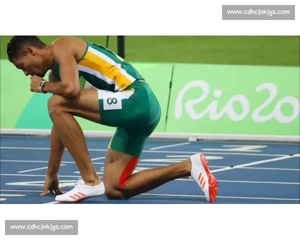 土著田径赛名场面：原木接力摔出表情包